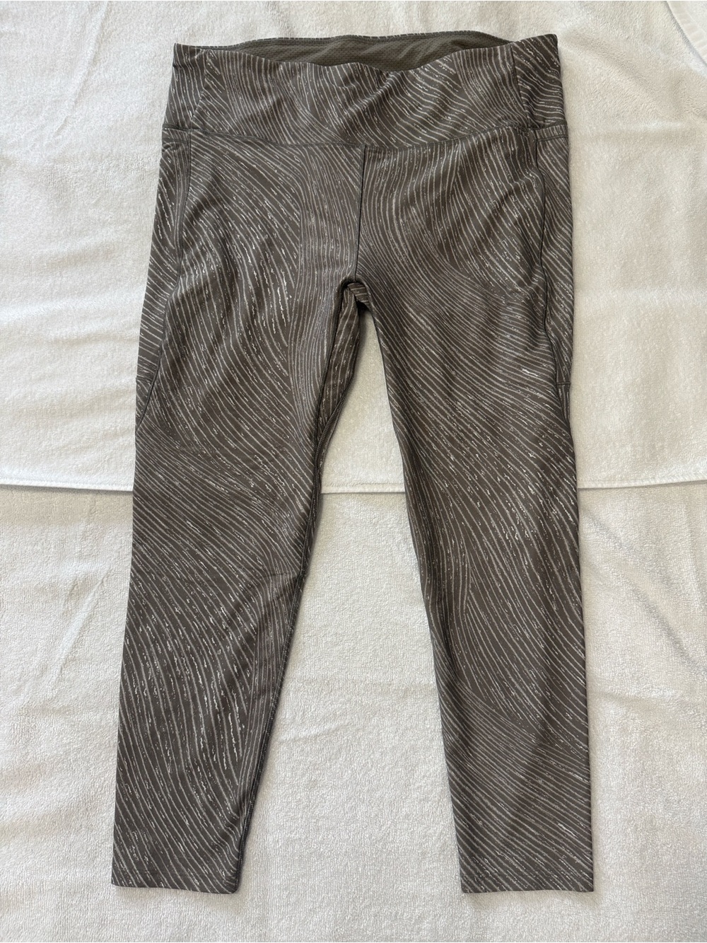 XXL CAlia women’s White and Tan Activewear 7/8 Leggings